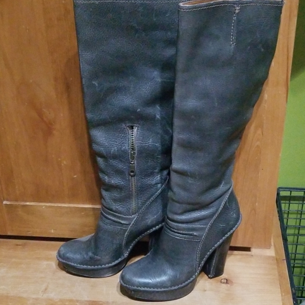 Boots - Picture 2 of 4